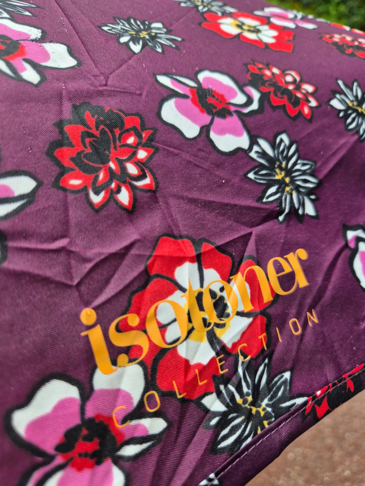 Parapluie pliant Isotoner résistant au vent indisponible chez Evasion Dieppe