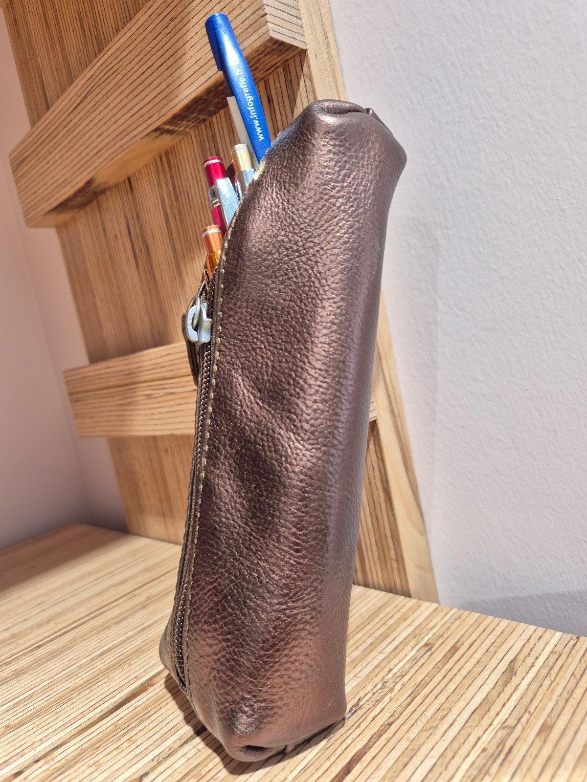 Trousse en cuir Paul Marius le Plumier cuivré indisponible chez Evasion Dieppe