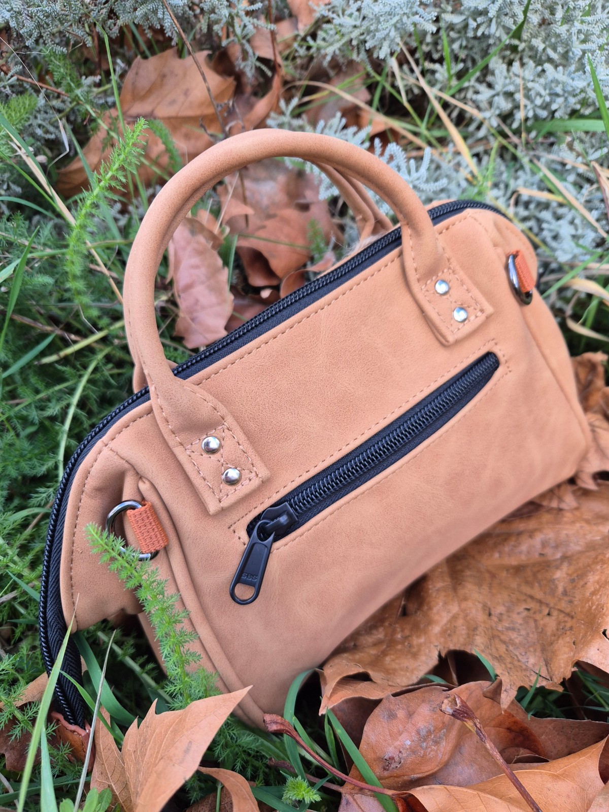 Sac Cabaia Crossbody small Moscou camel disponible chez Evasion Dieppe