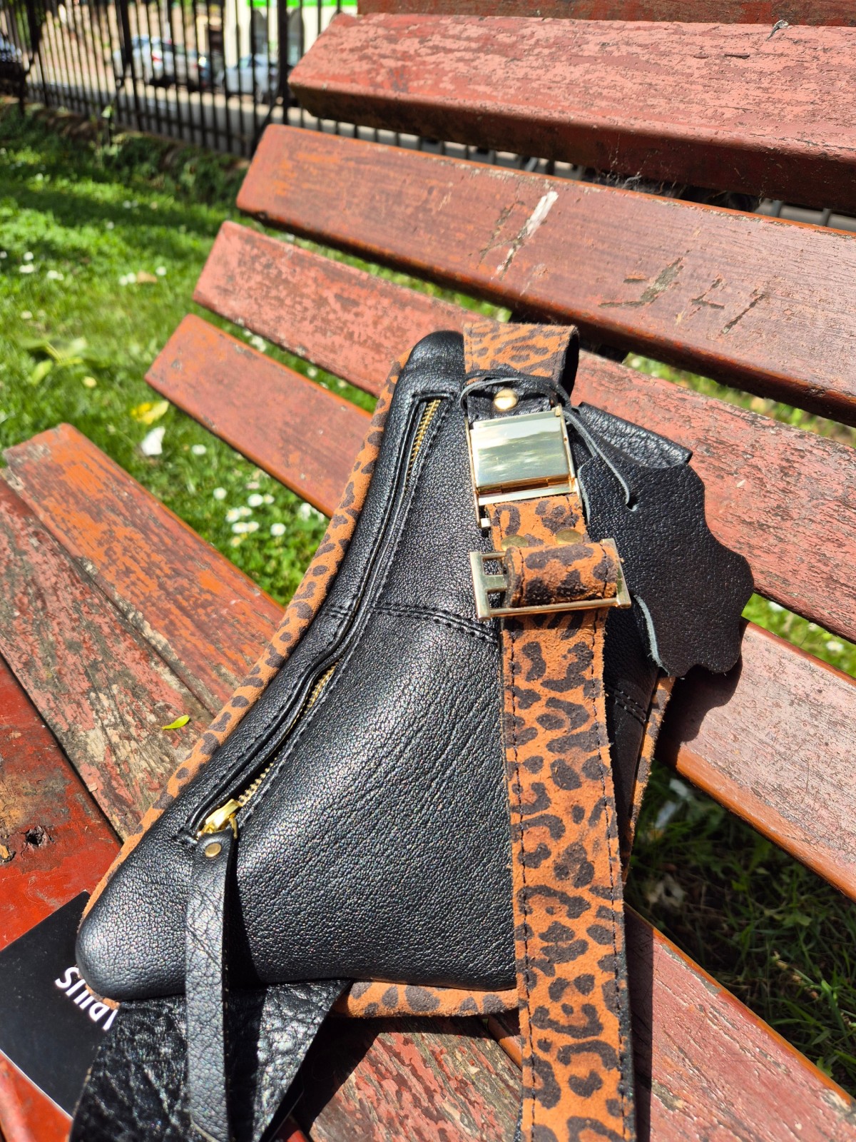 Sac banane Paul Marius léopard noir disponible chez Evasion Dieppe