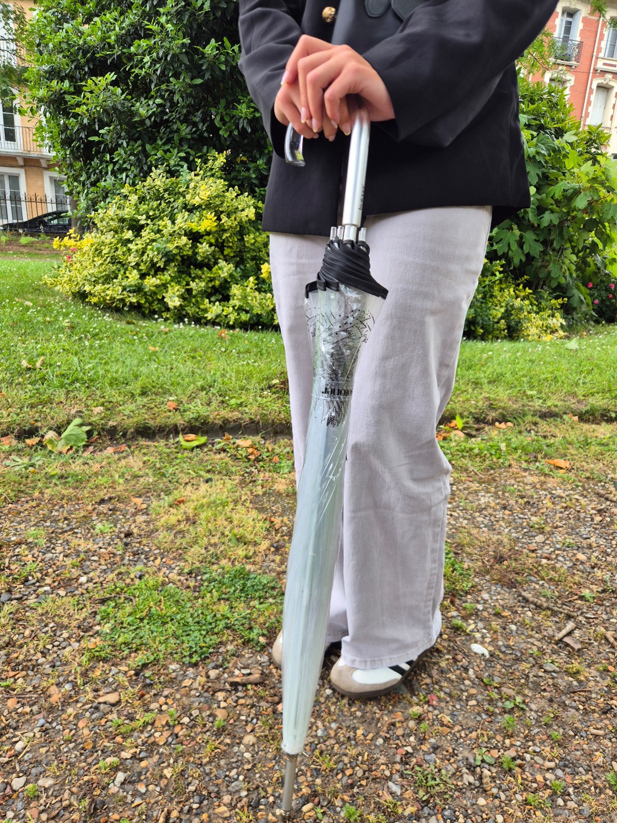 Grand parapluie cloche transparent Isotoner disponible chez Evasion Dieppe