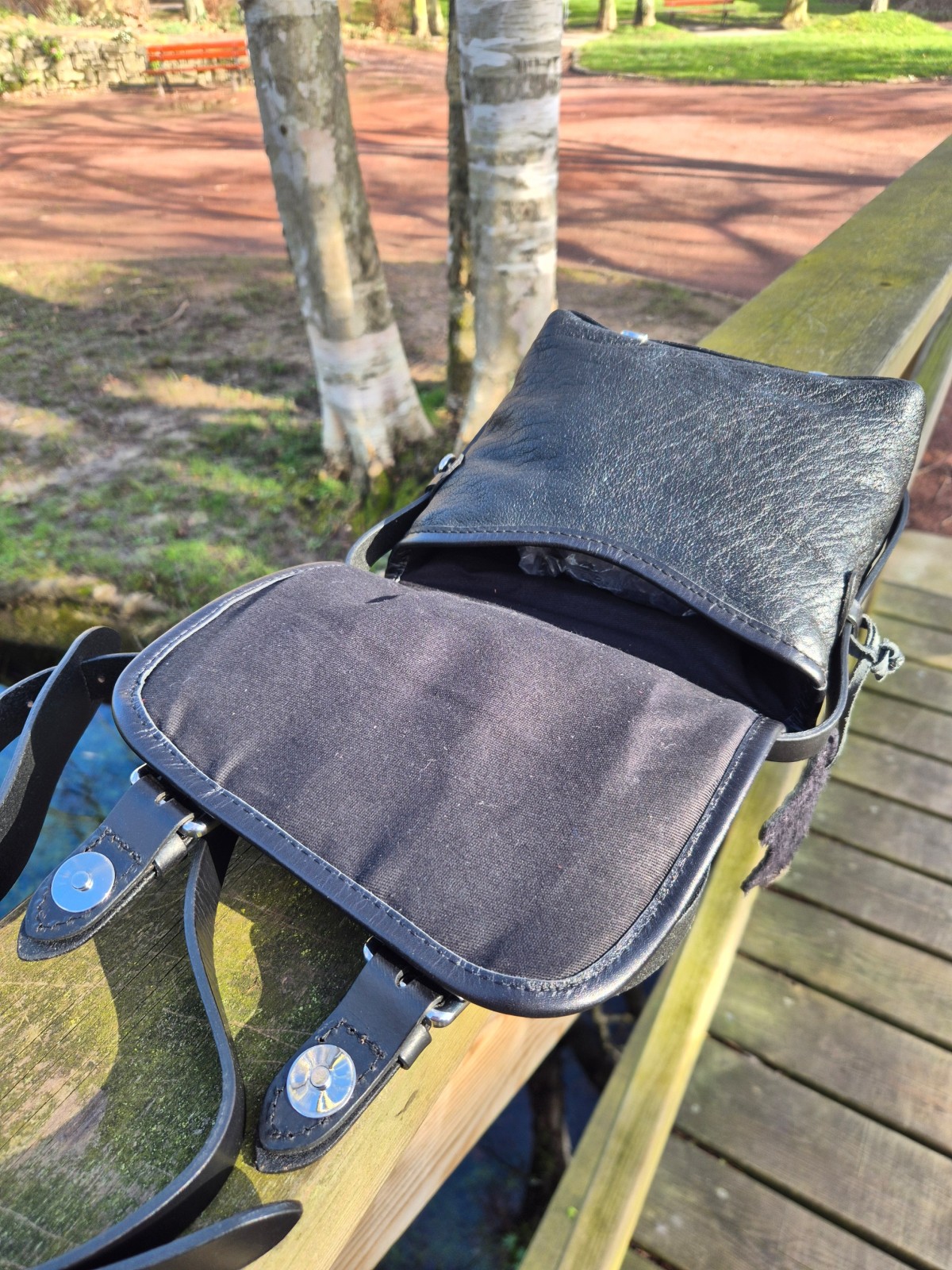 Petit sac bandoulière Paul Marius Loulou small noir disponible chez Evasion Dieppe