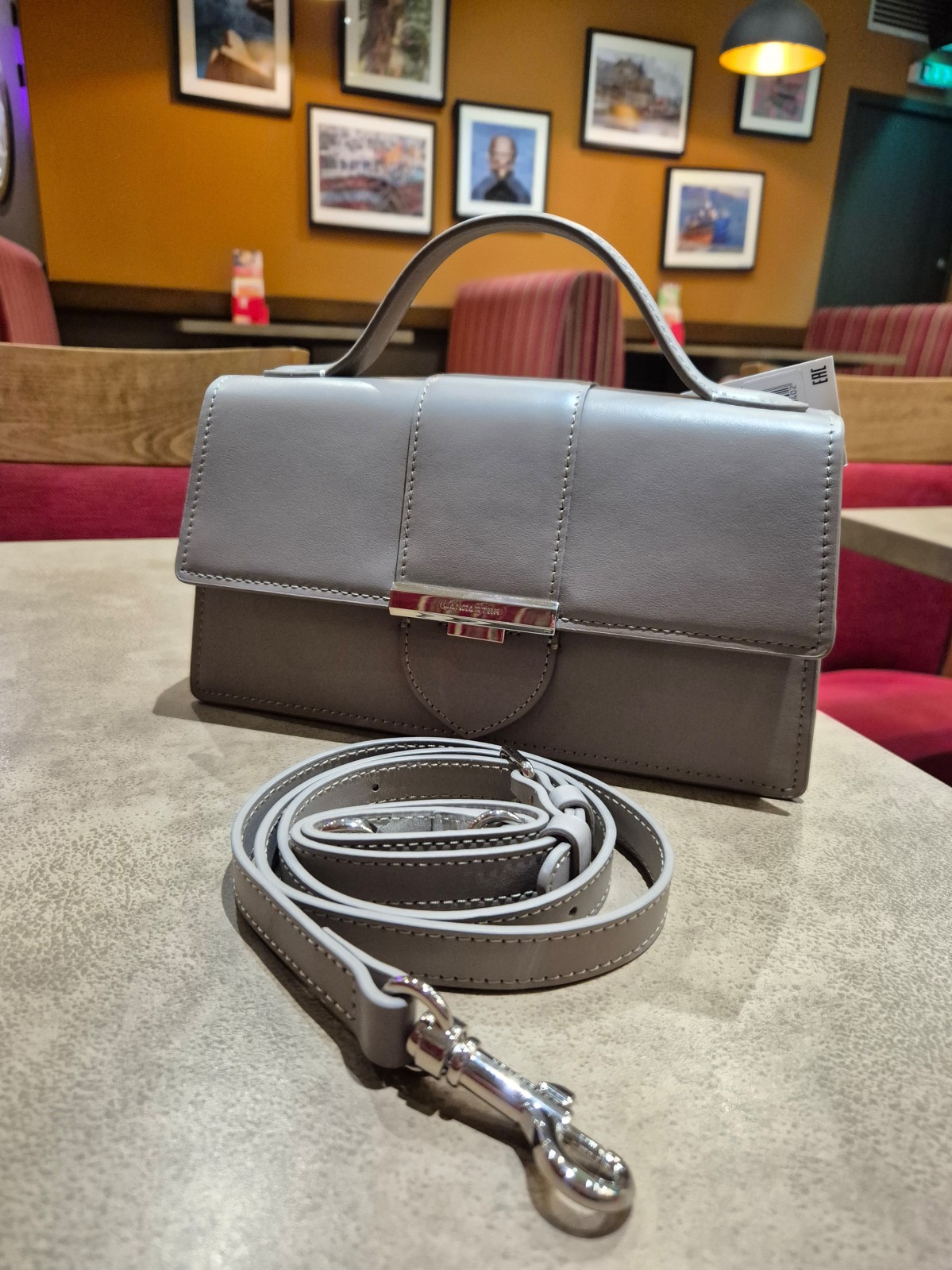 Sac bandoulière Lancaster  Paris Ily cuir galet foncé disponible chez Evasion Dieppe