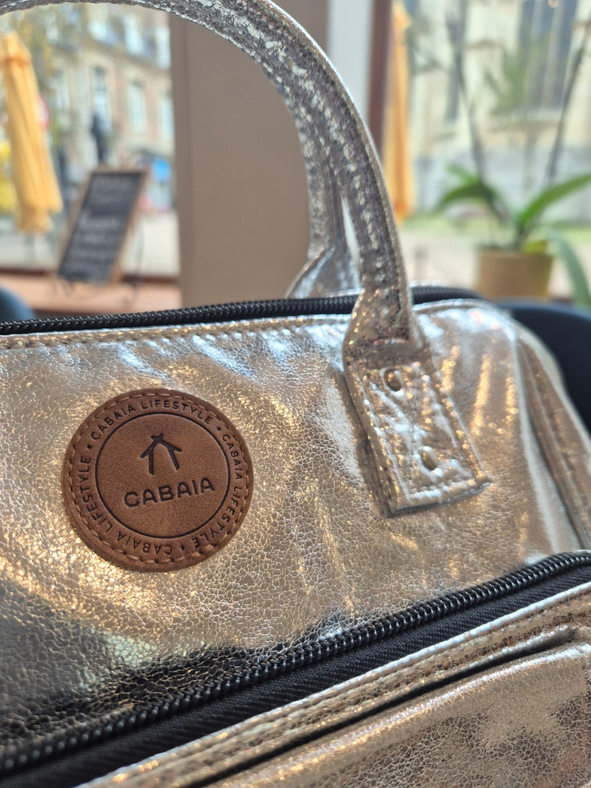 Sac bandoulière Cabaia crossbody Medium Monté Carlo silver disponible chez Evasion Dieppe