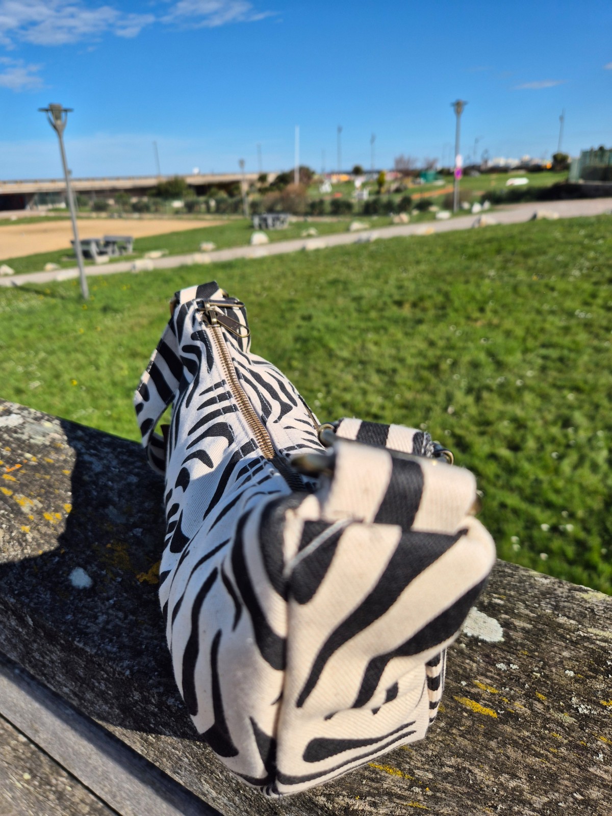 Sac Hindbag Andréa Zèbre écru disponible chez Evasion Dieppe