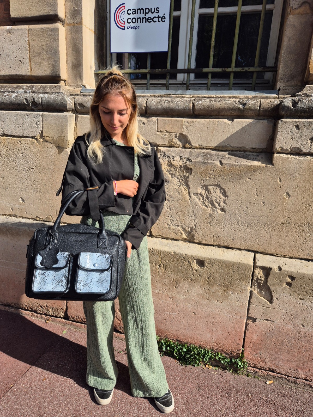 Sac étudiante Paul Marius Dandy python noir disponible chez Evasion Dieppe