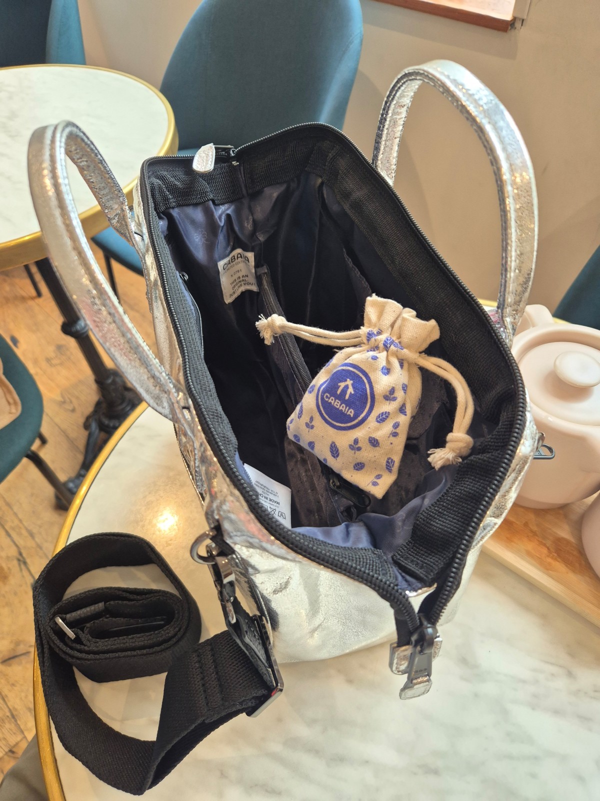 Sac bandoulière Cabaia crossbody Medium Monté Carlo silver disponible chez Evasion Dieppe