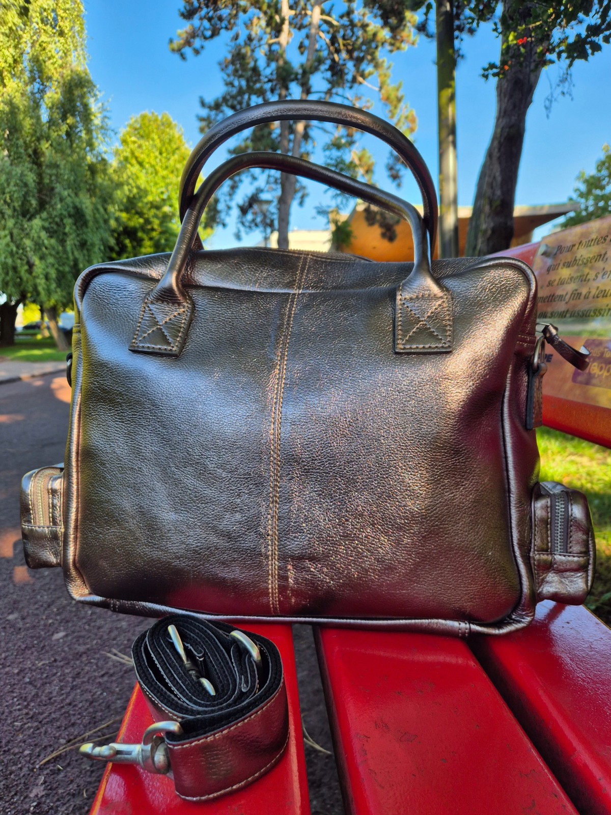 Porte-documents Paul Marius Dandy 90's acier disponible chez Evasion Dieppe