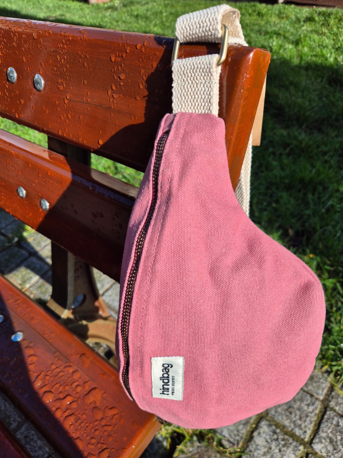 Sac banane Hindbag Olivia rose blush disponible chez Evasion Dieppe