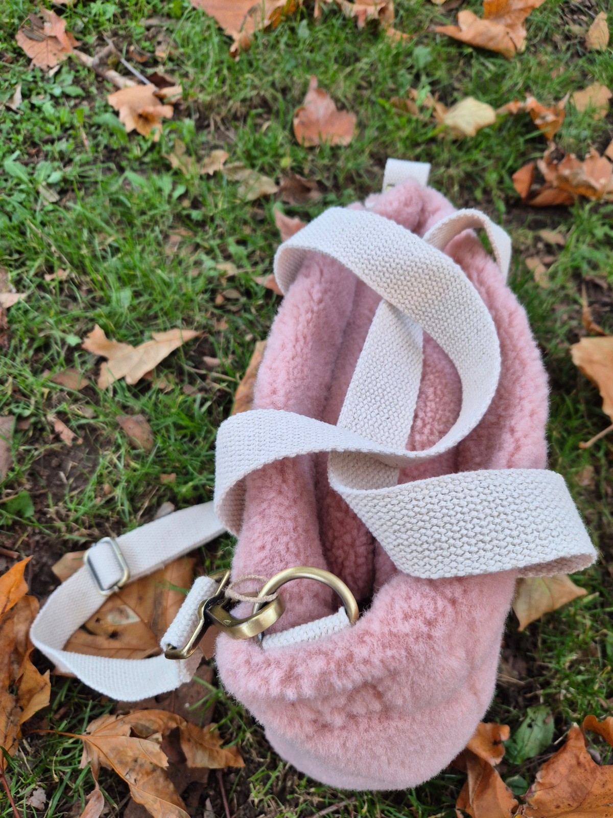 Sac bandoulière Hindbag Louise Teddy rose poudré disponible chez Evasion Dieppe