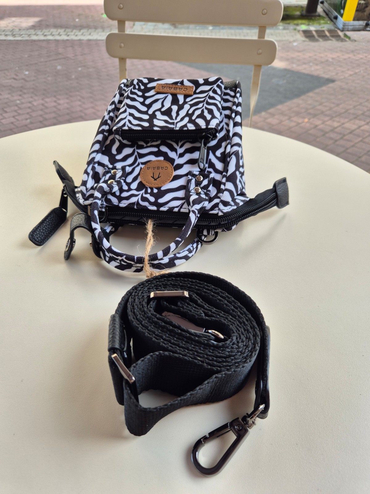 Petit sac bandoulière Cabaia Nano Bag Luanda disponible chez Evasion Dieppe