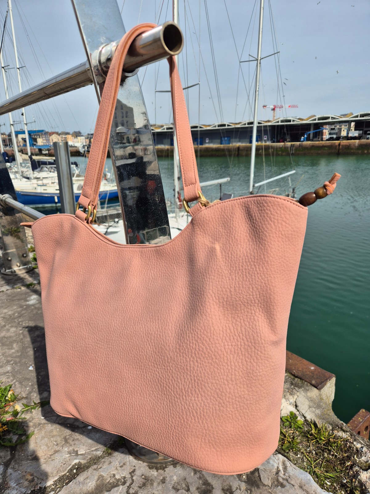 Grand sac Woomen coloris candy disponible chez Evasion Dieppe