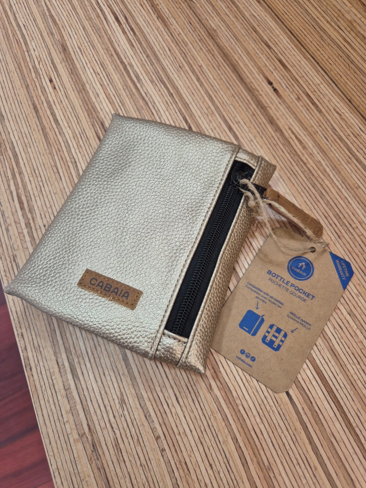 Porte-gourde small Cabaia version la Casbah gold disponible chez Evasion Dieppe