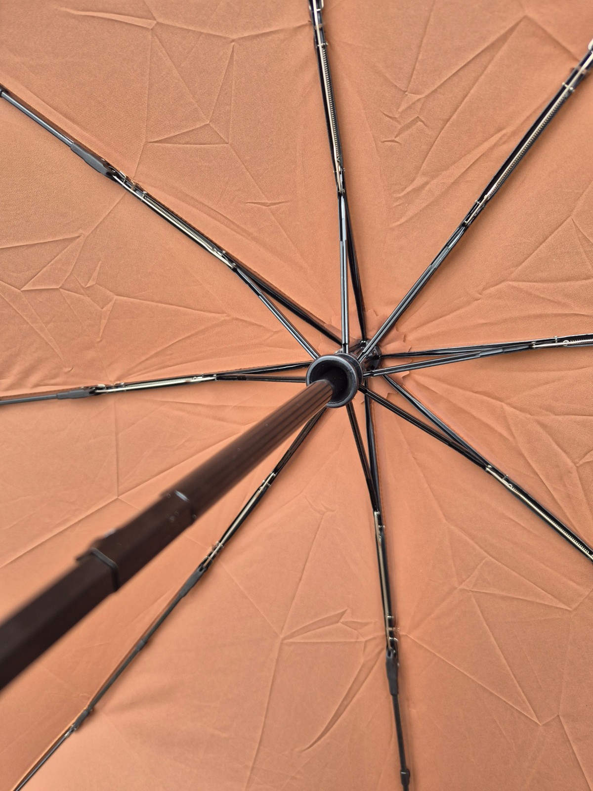 Grand parapluie pliant Hugo Boss disponible chez Evasion Dieppe