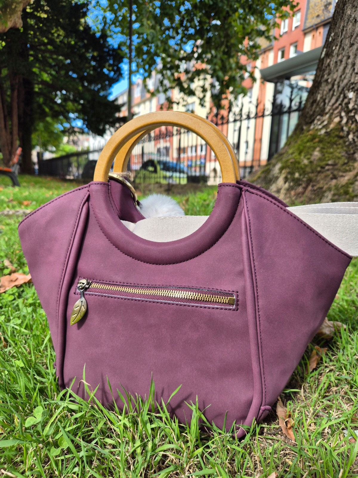 Sac bandoulière Woomen coloris raisin disponible chez Evasion Dieppe