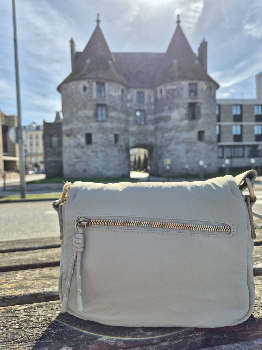 Sac bandoulière Woomen coloris moss disponible chez Evasion Dieppe