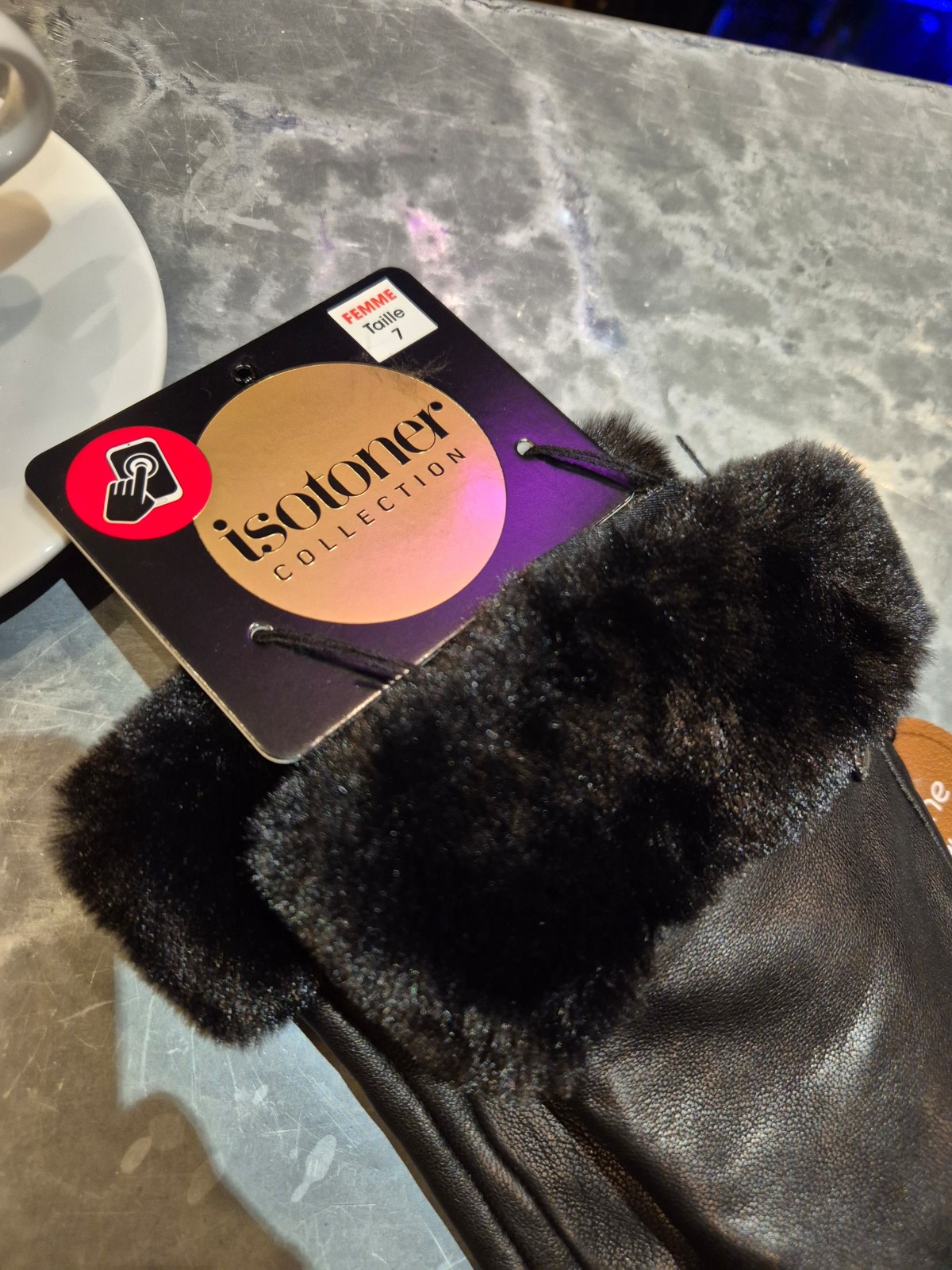 Gants Isotoner cuir doublé chaud avec revers fausse fourrure indisponible chez Evasion Dieppe