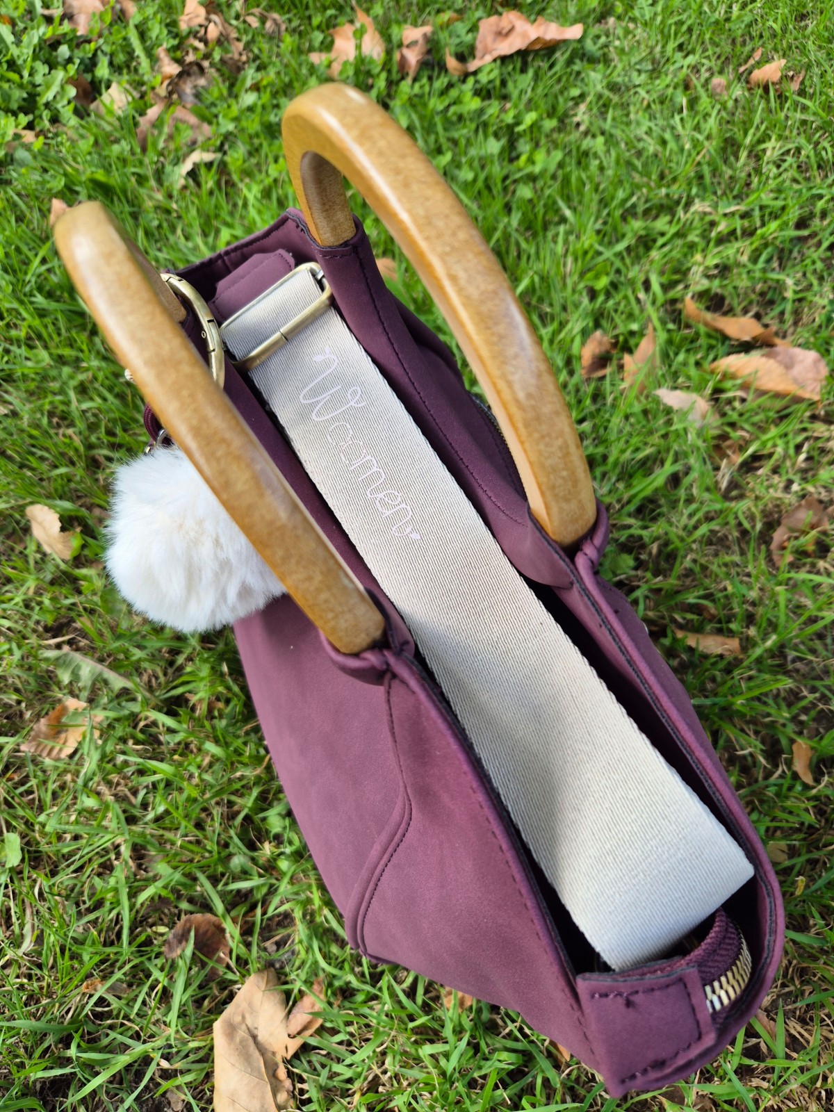 Sac bandoulière Woomen coloris raisin disponible chez Evasion Dieppe