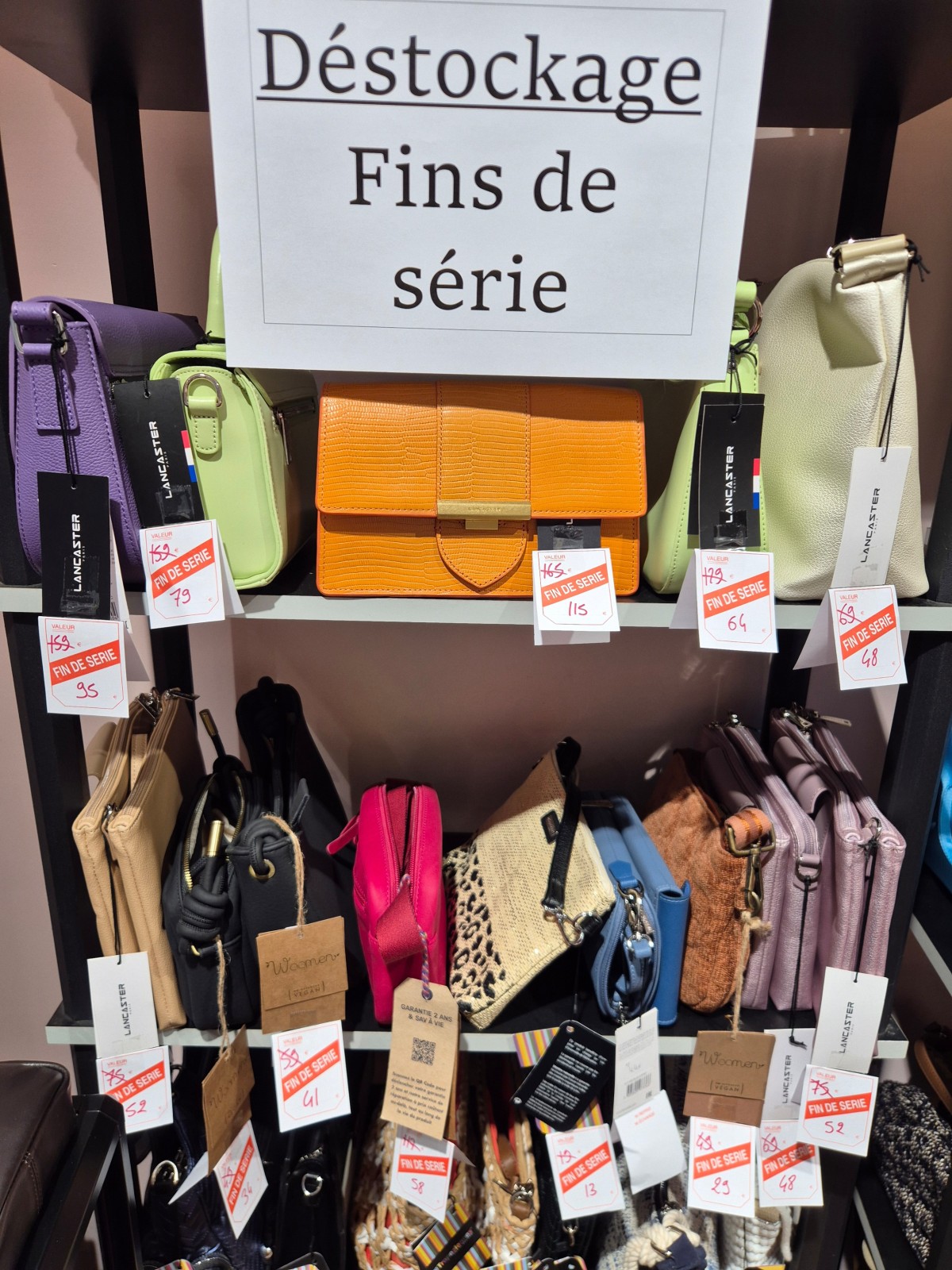 Déstockage, fins de série, bonnes affaires disponibles chez Maroquinerie Evasion Dieppe