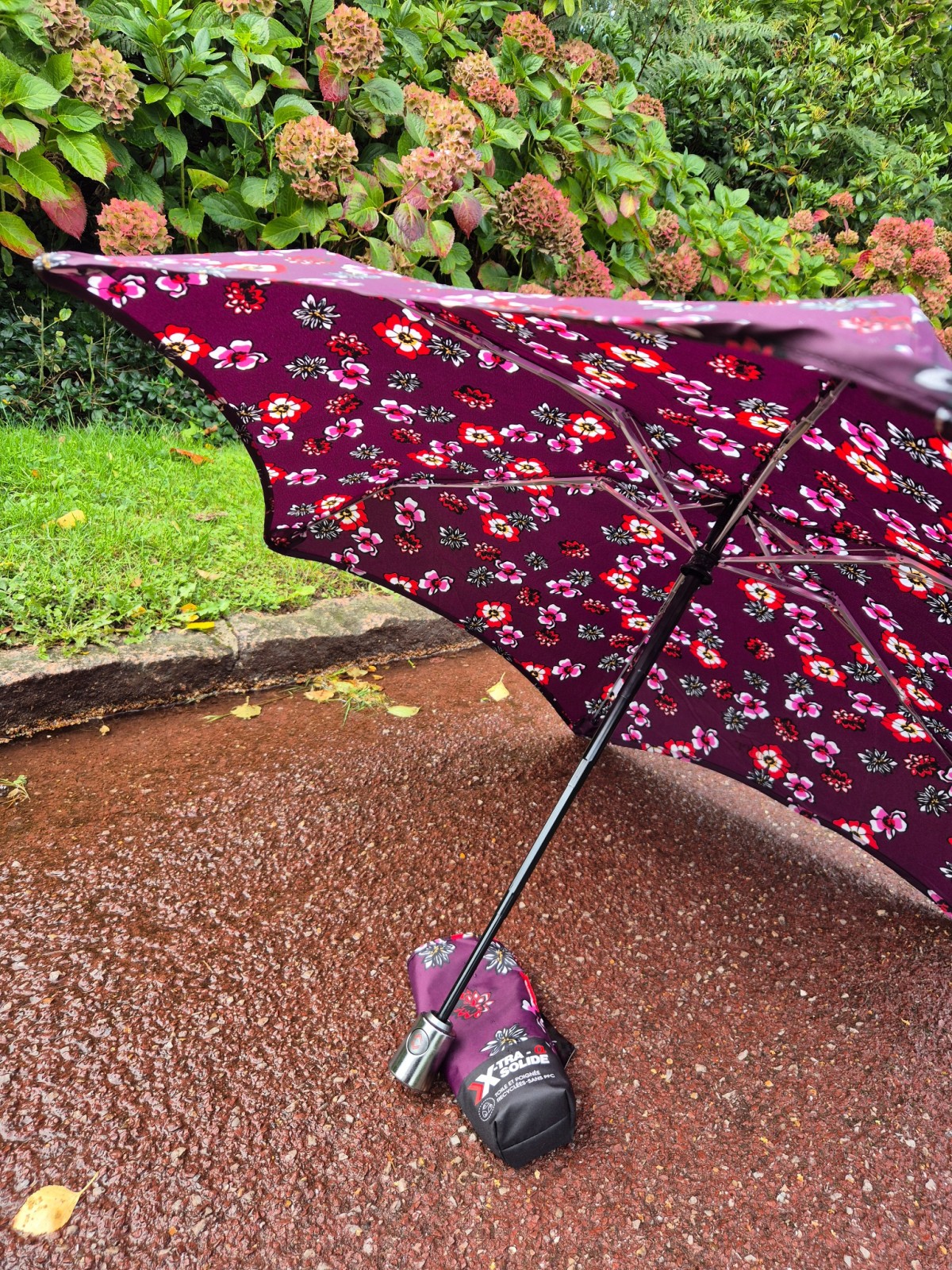 Parapluie pliant Isotoner résistant au vent indisponible chez Evasion Dieppe