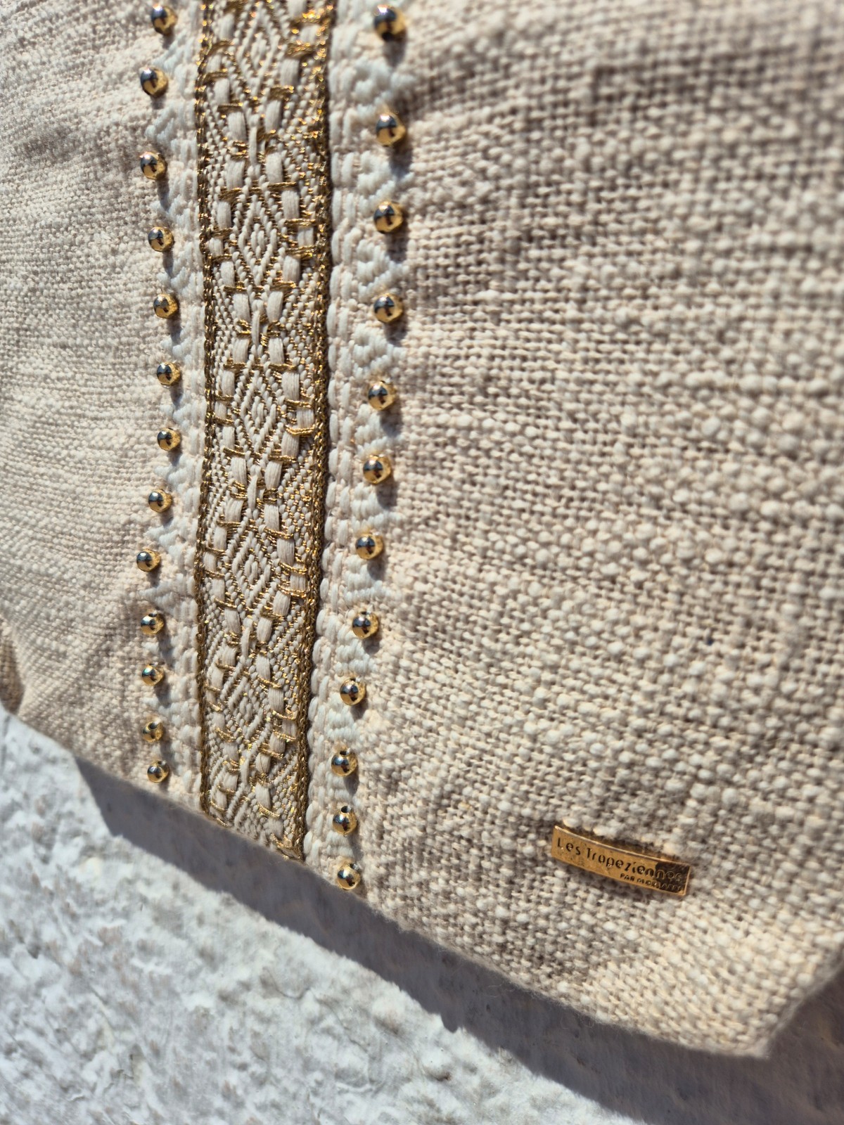 Sac pochette bandoulière les Tropéziennes beige disponible chez Evasion Dieppe