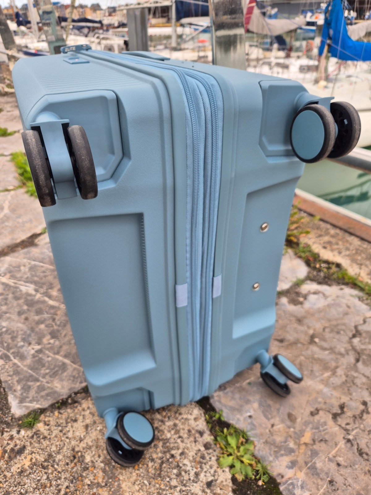 Grande valise rigide Elite disponible chez Evasion Dieppe