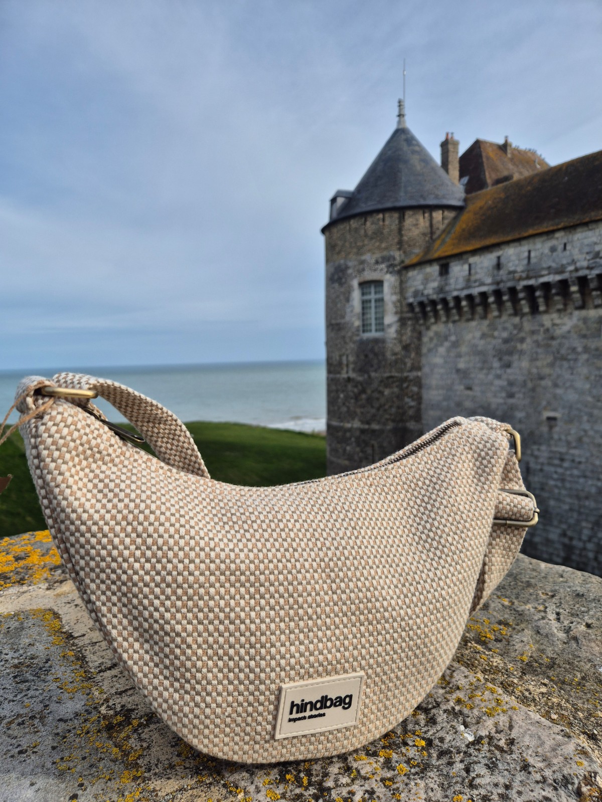 Sac bandoulière Hindbag Andréa tressage écru disponible chez Evasion Dieppe