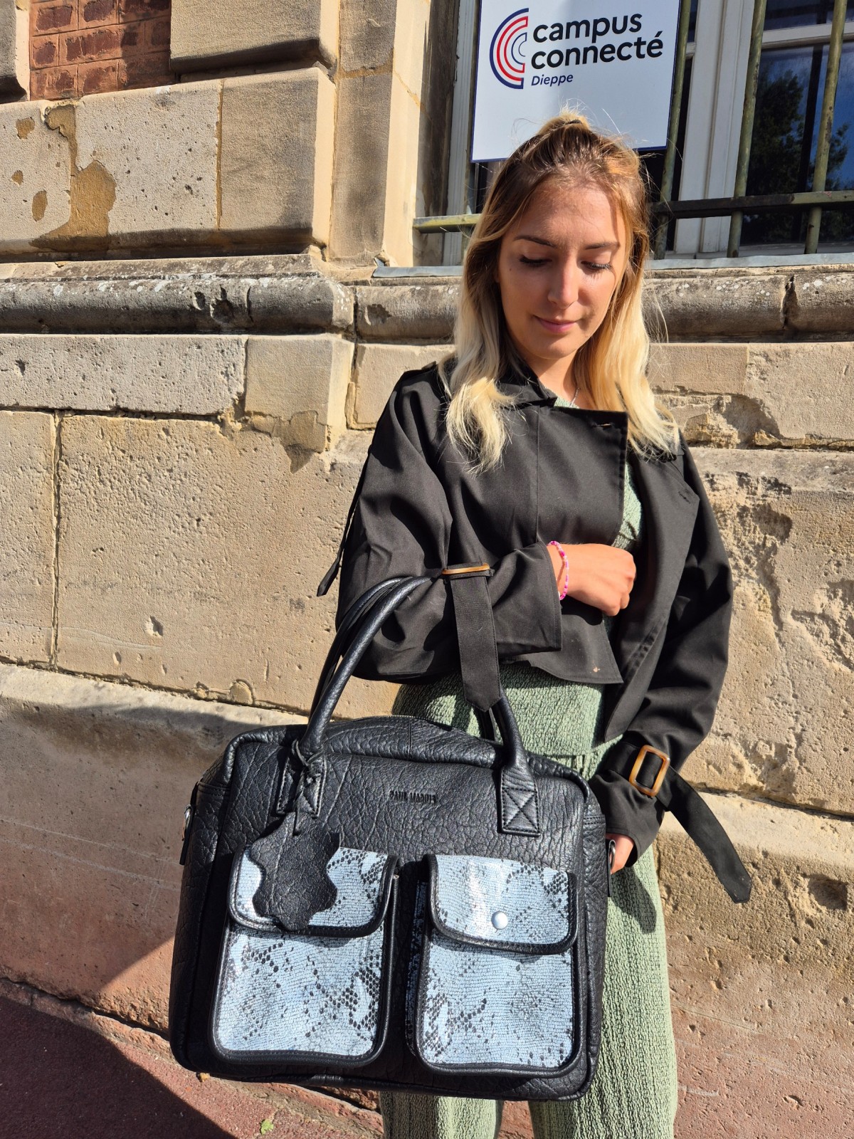 Sac étudiante Paul Marius Dandy python noir disponible chez Evasion Dieppe