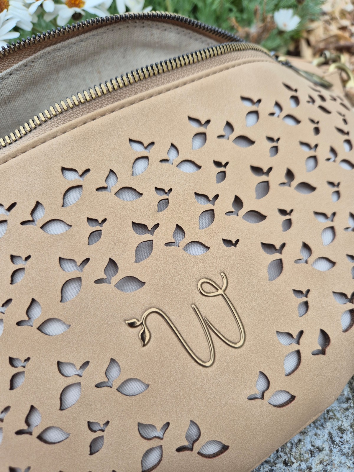 Sac banane Woomen coloris sable disponible chez Evasion Dieppe