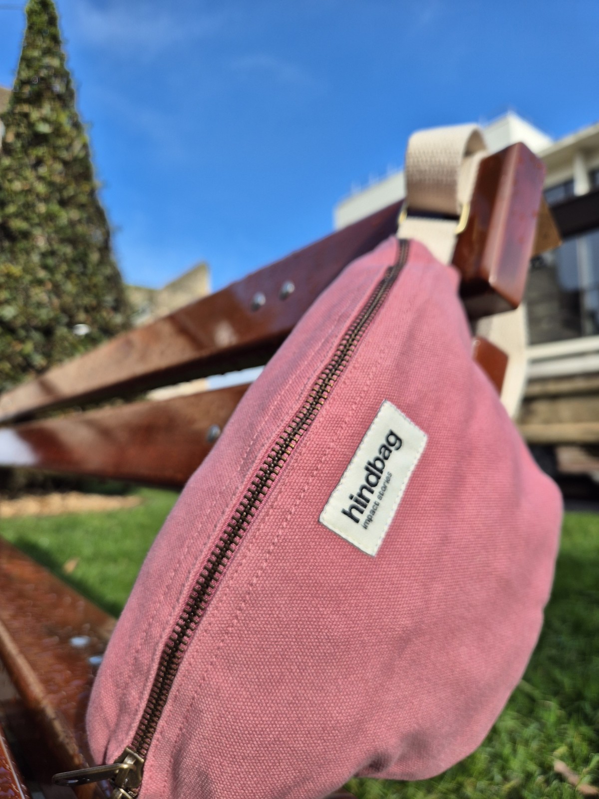 Sac banane Hindbag Olivia rose blush disponible chez Evasion Dieppe