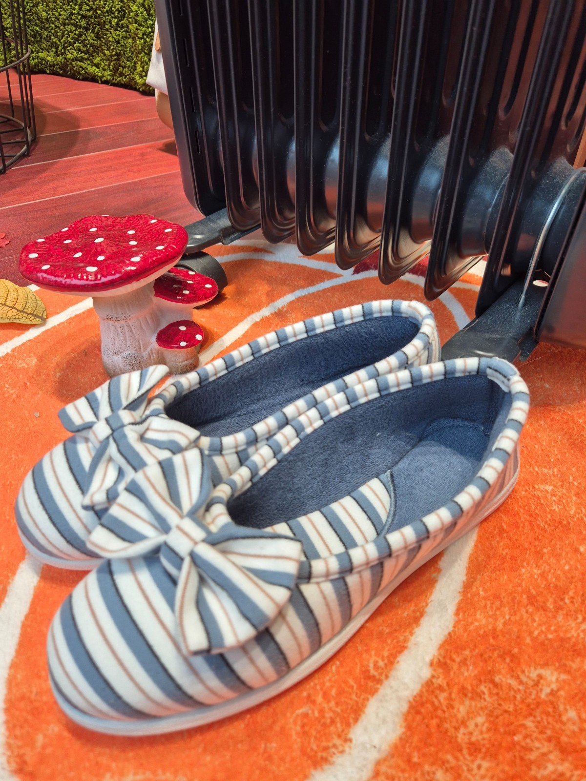 Chaussons confortables Isotoner disponible chez Evasion Dieppe