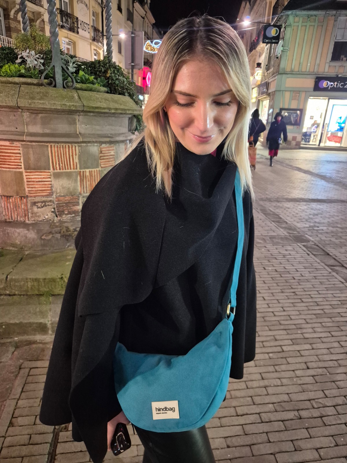 Sac bandoulière Hindbag Andréa bleu paon disponible chez Evasion Dieppe