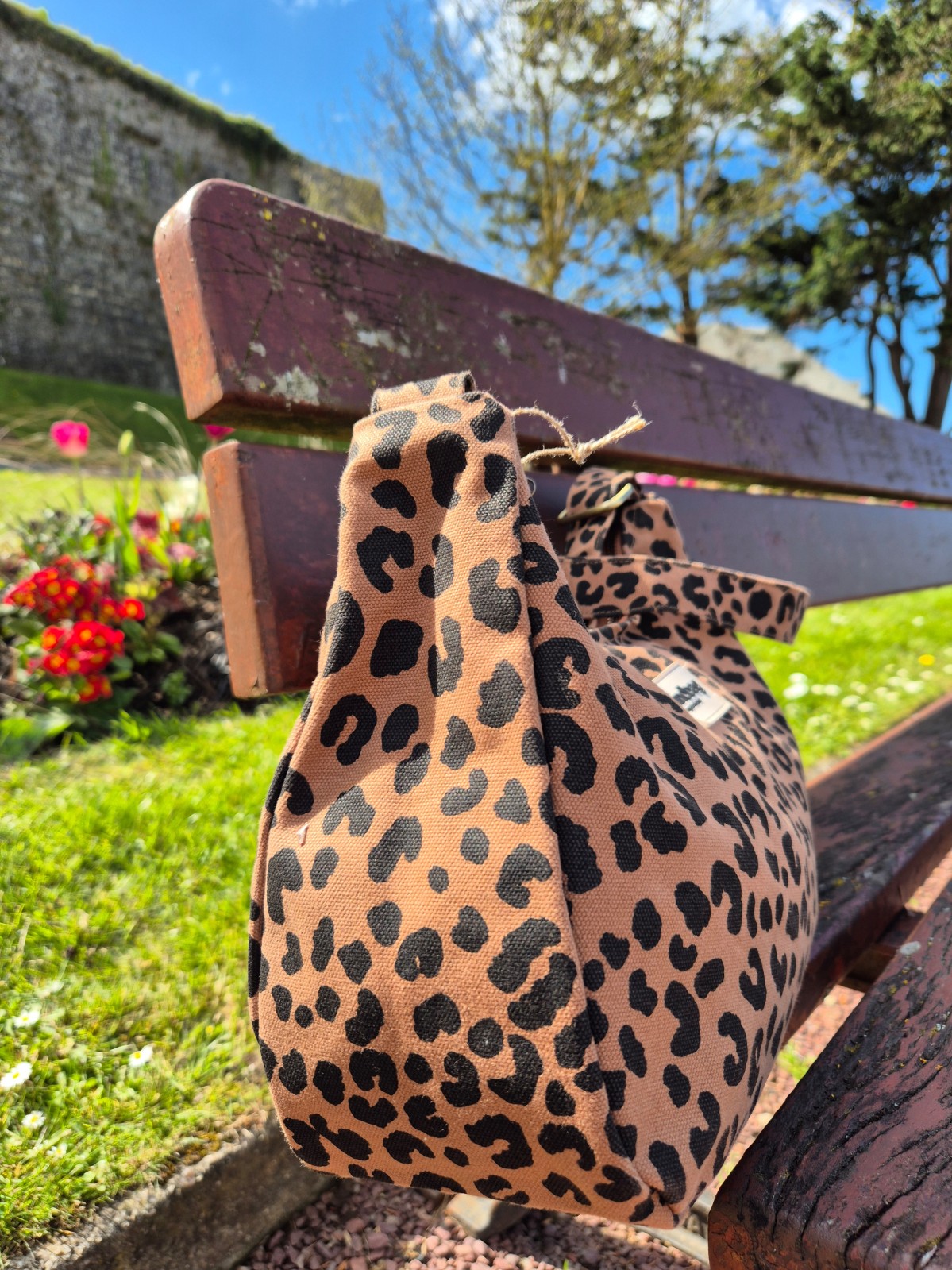 Sac bandoulière Hindbag Rosa léopard cannelle disponible chez Evasion Dieppe