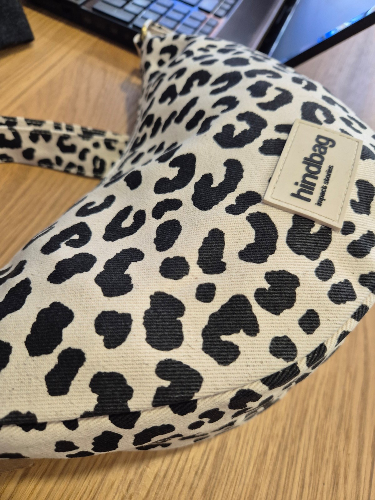 Sac Hindbag Andréa léopard écru disponible chez Evasion Dieppe