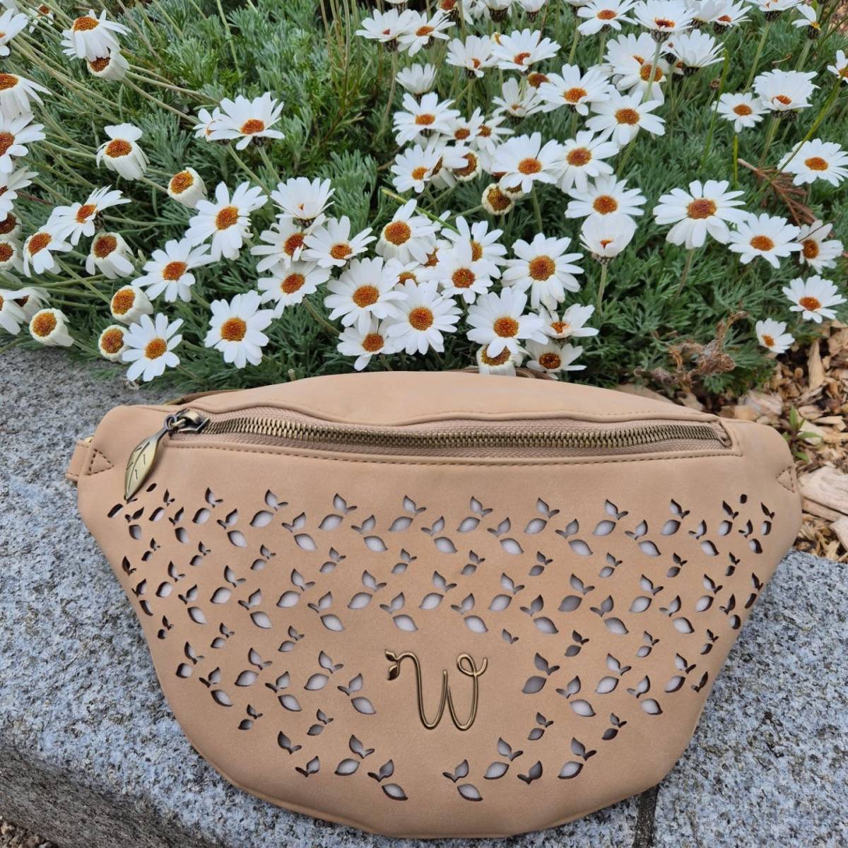 Evasion le spécialiste de la vente d'articles de maroquinerie, sacs, portefeuilles, valises, porte-ordinateur, scolaire, parapluies, ceintures sur Dieppe