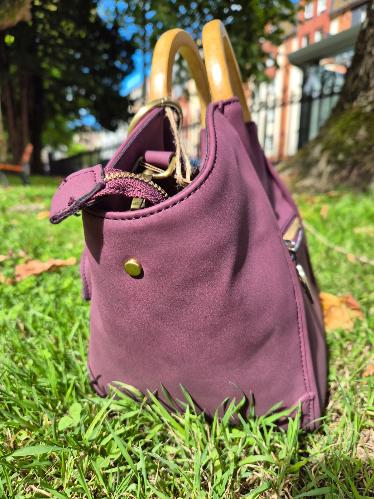 Sac bandoulière Woomen coloris raisin disponible chez Evasion Dieppe