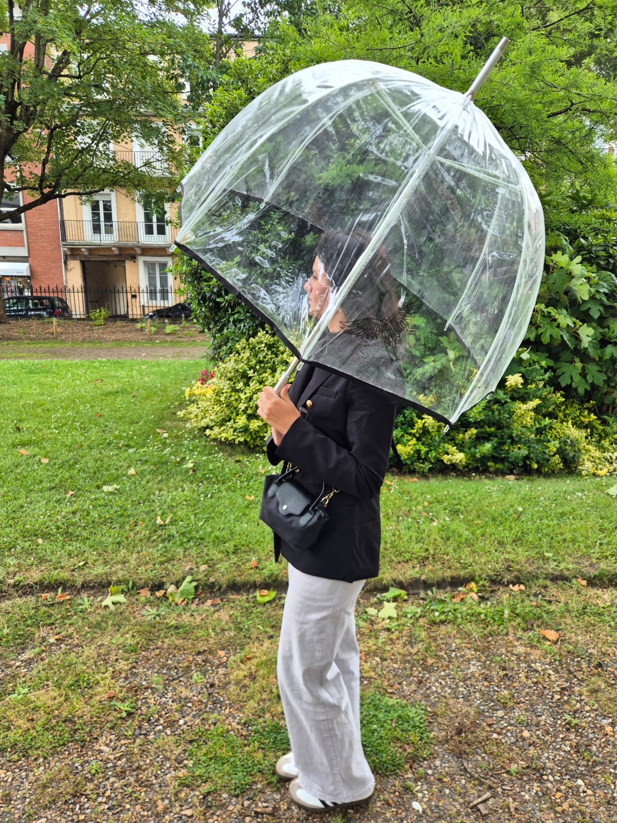 Grand parapluie cloche transparent Isotoner disponible chez Evasion Dieppe