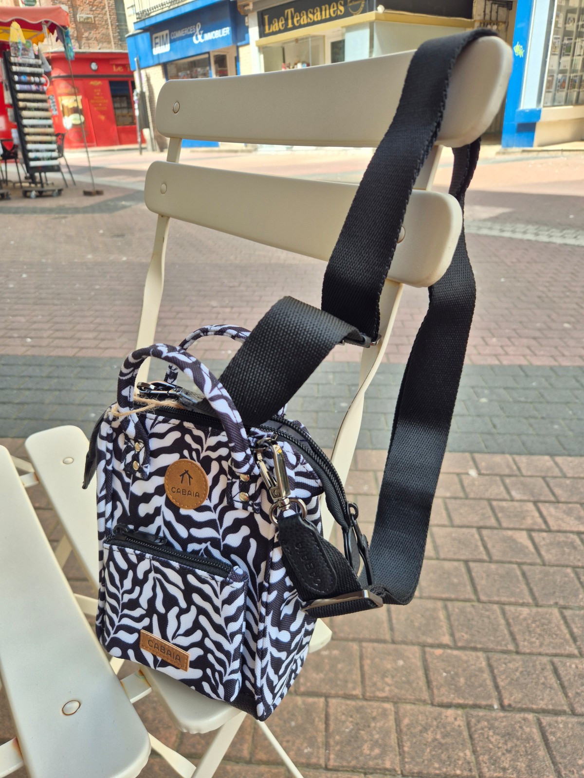 Petit sac bandoulière Cabaia Nano Bag Luanda disponible chez Evasion Dieppe