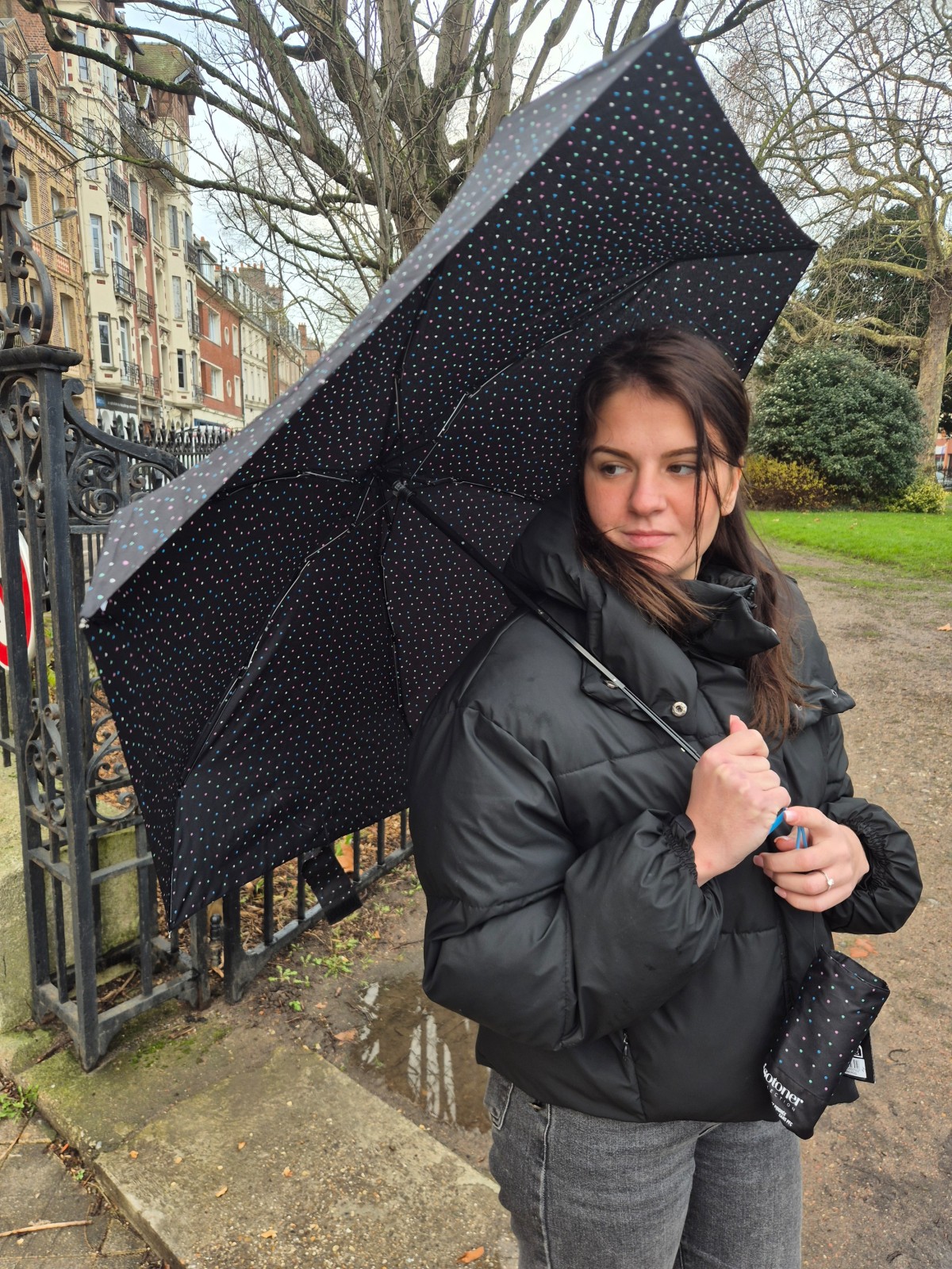 Petit parapluie pliant Isotoner disponible chez Evasion Dieppe