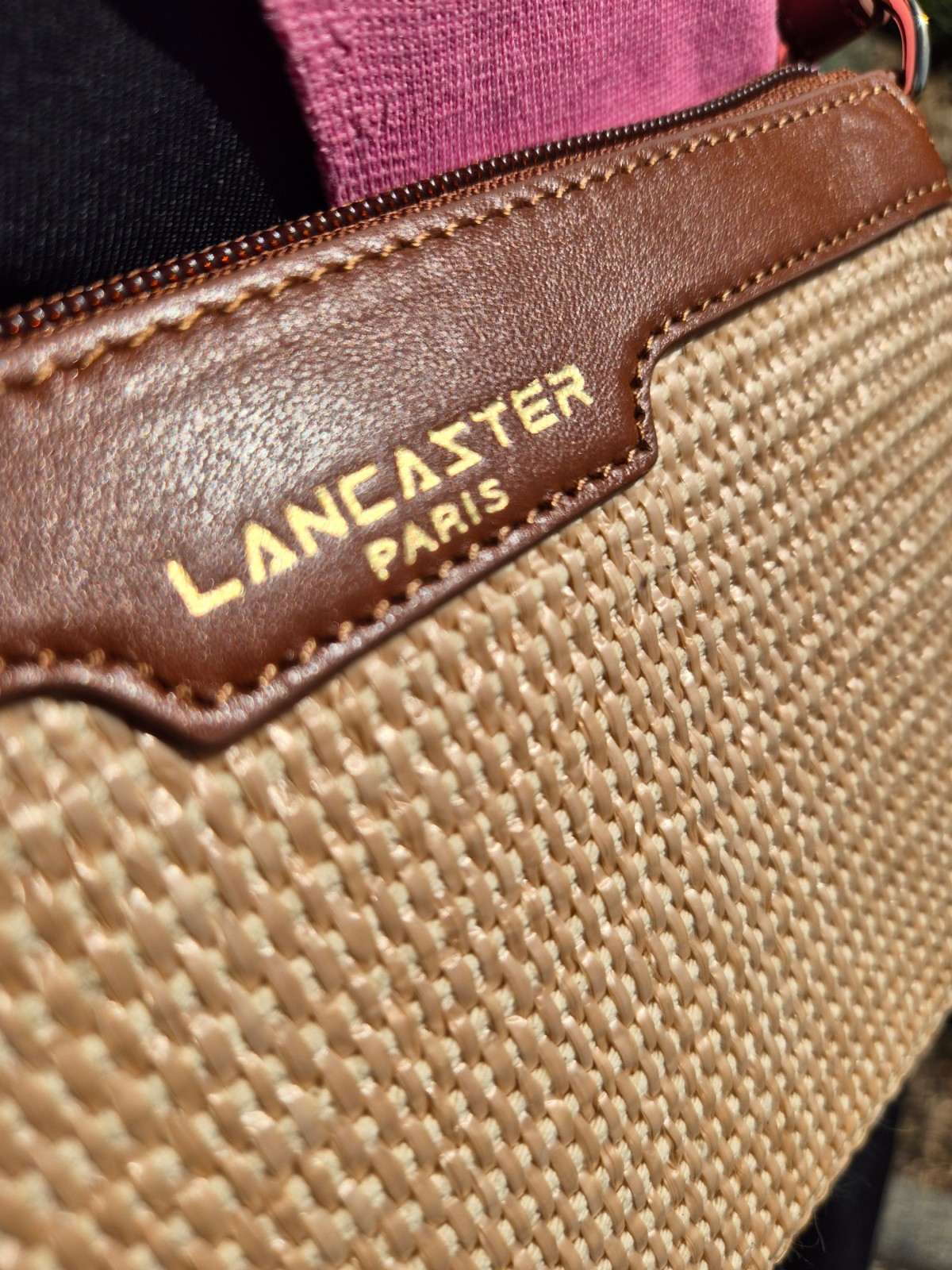 Petit sac bandoulière Lancaster beige cognac disponible chez Evasion Dieppe