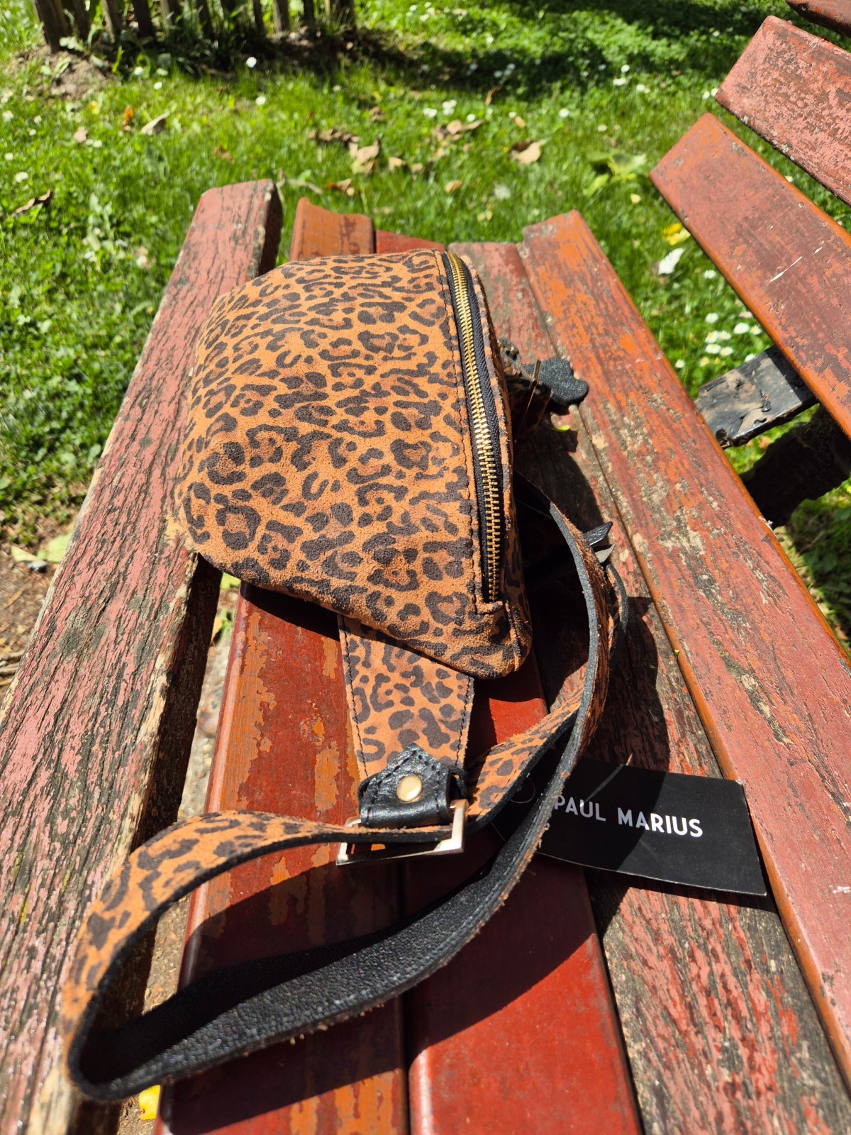 Sac banane Paul Marius léopard noir disponible chez Evasion Dieppe