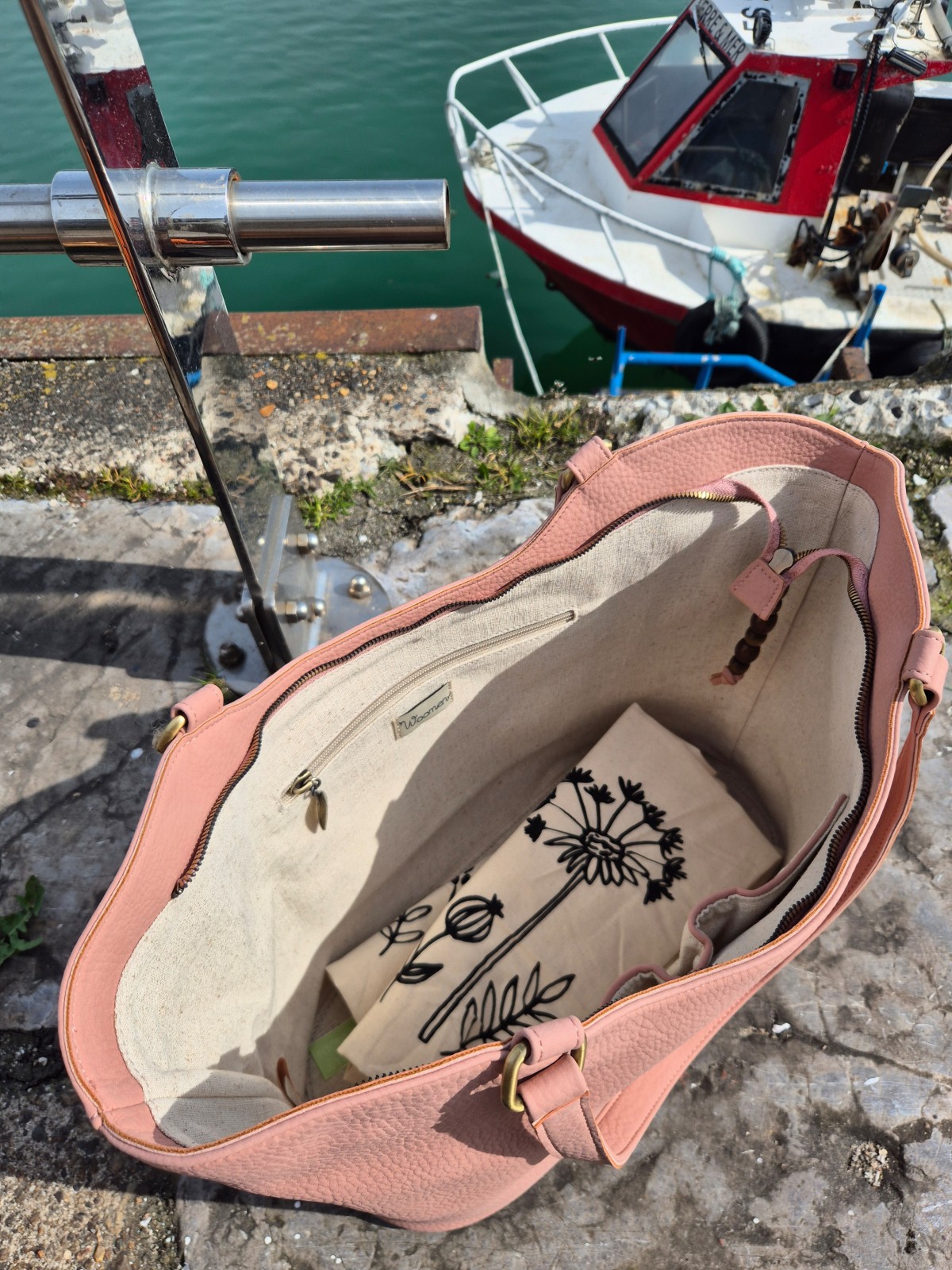 Grand sac Woomen coloris candy disponible chez Evasion Dieppe