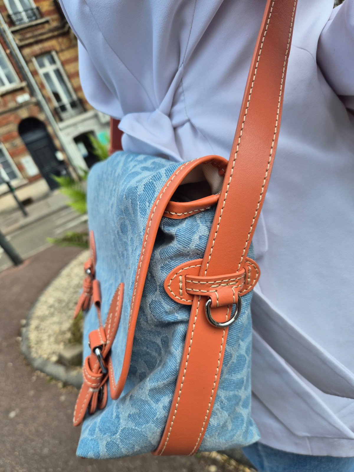 Sac bandoulière Paul Marius Loulou version denim léopard disponible chez Evasion Dieppe