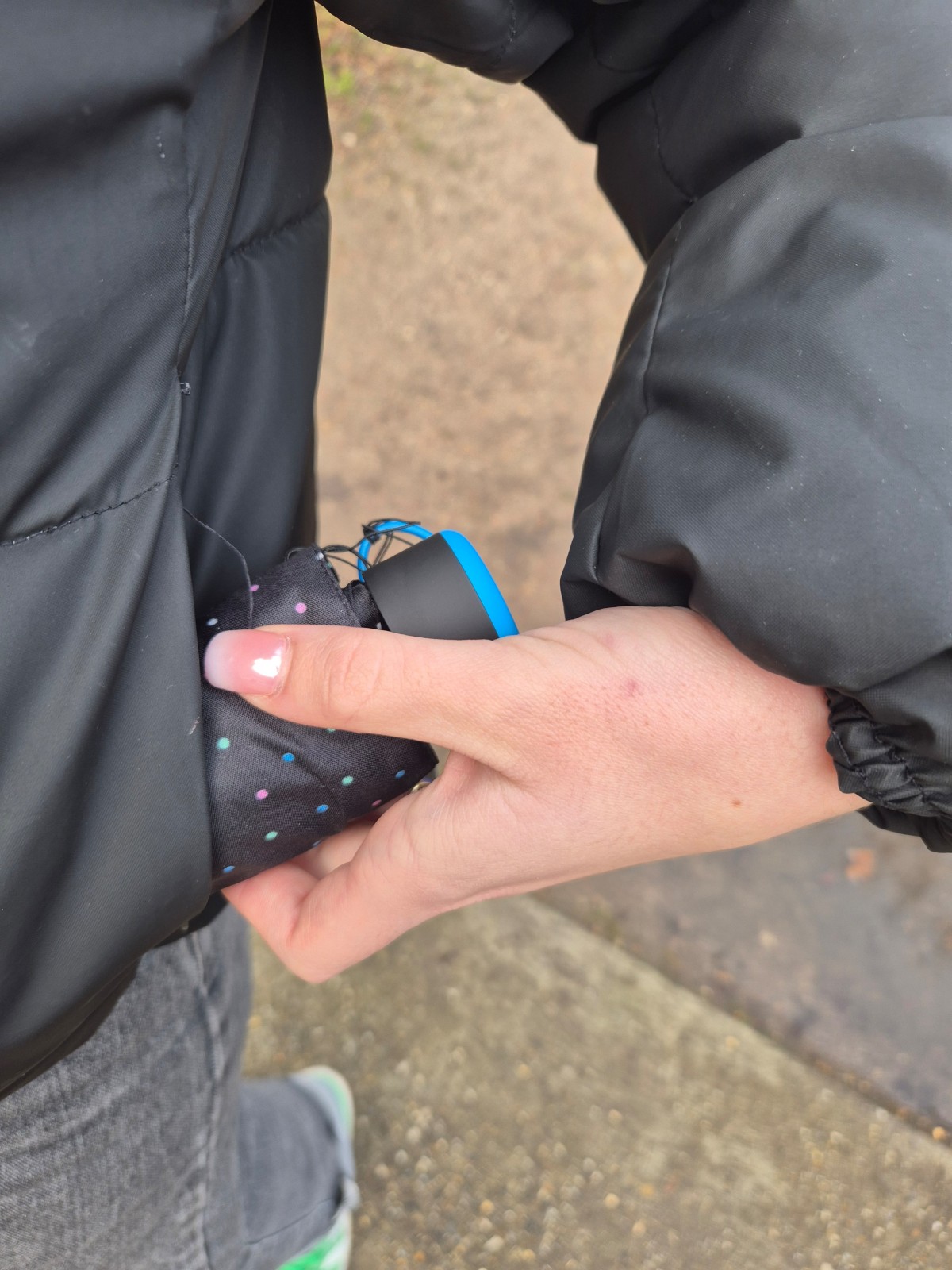 Petit parapluie pliant Isotoner disponible chez Evasion Dieppe