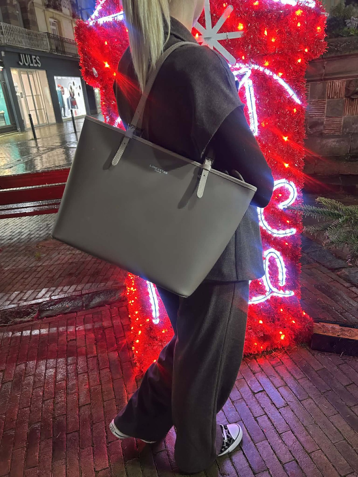 Grand sac Lancaster taupe galet disponible chez Evasion Dieppe