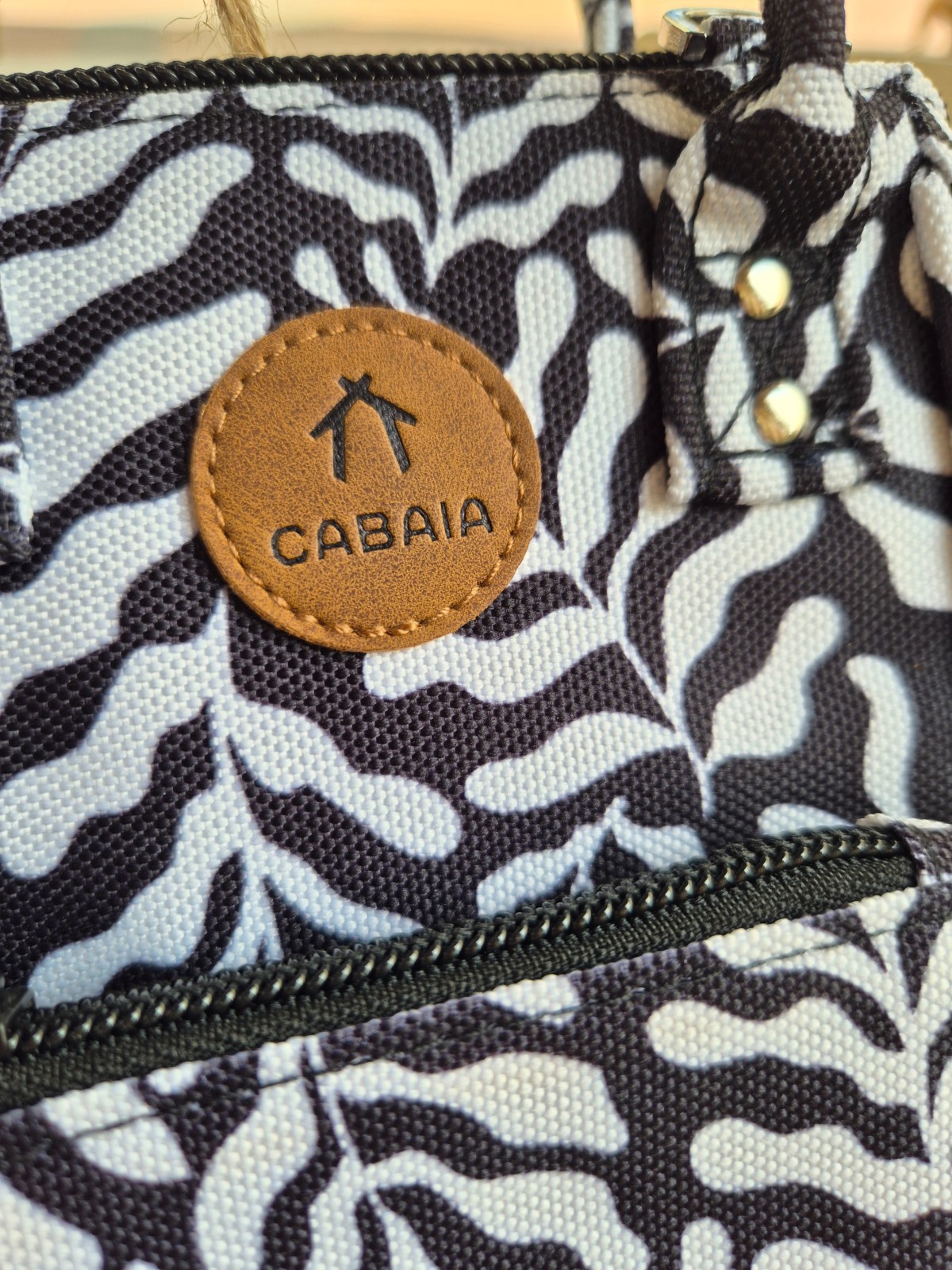 Petit sac bandoulière Cabaia Nano Bag Luanda disponible chez Evasion Dieppe