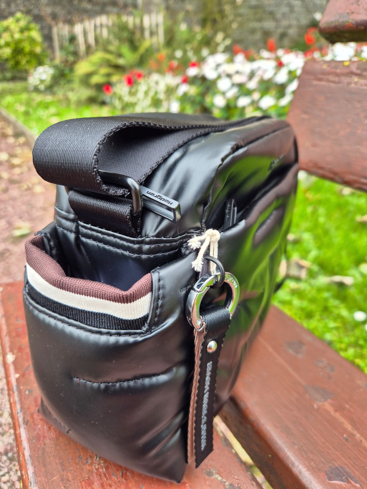 Sac bandoulière matelassé noir Hedgren disponible chez Evasion Dieppe