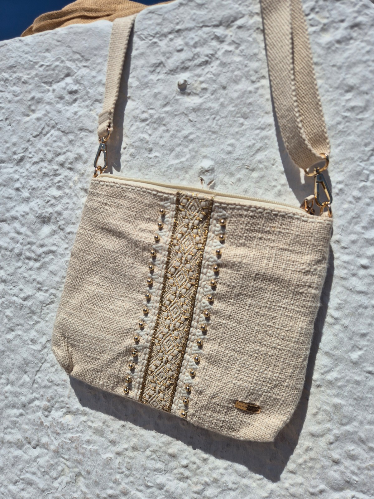 Sac pochette bandoulière les Tropéziennes beige disponible chez Evasion Dieppe