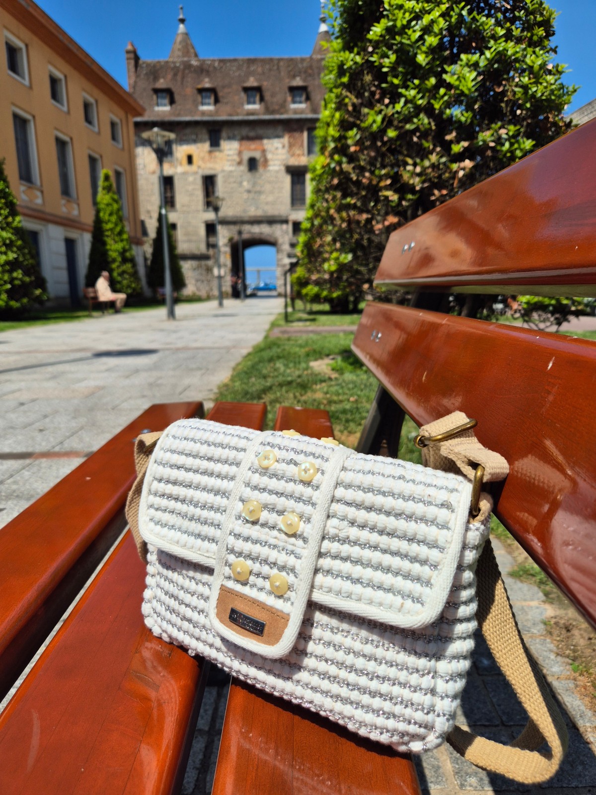 Sac les Tropéziennes blanc argenté disponible chez Evasion Dieppe