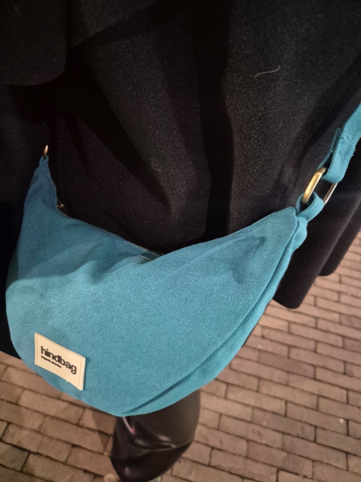 Sac bandoulière Hindbag Andréa bleu paon disponible chez Evasion Dieppe